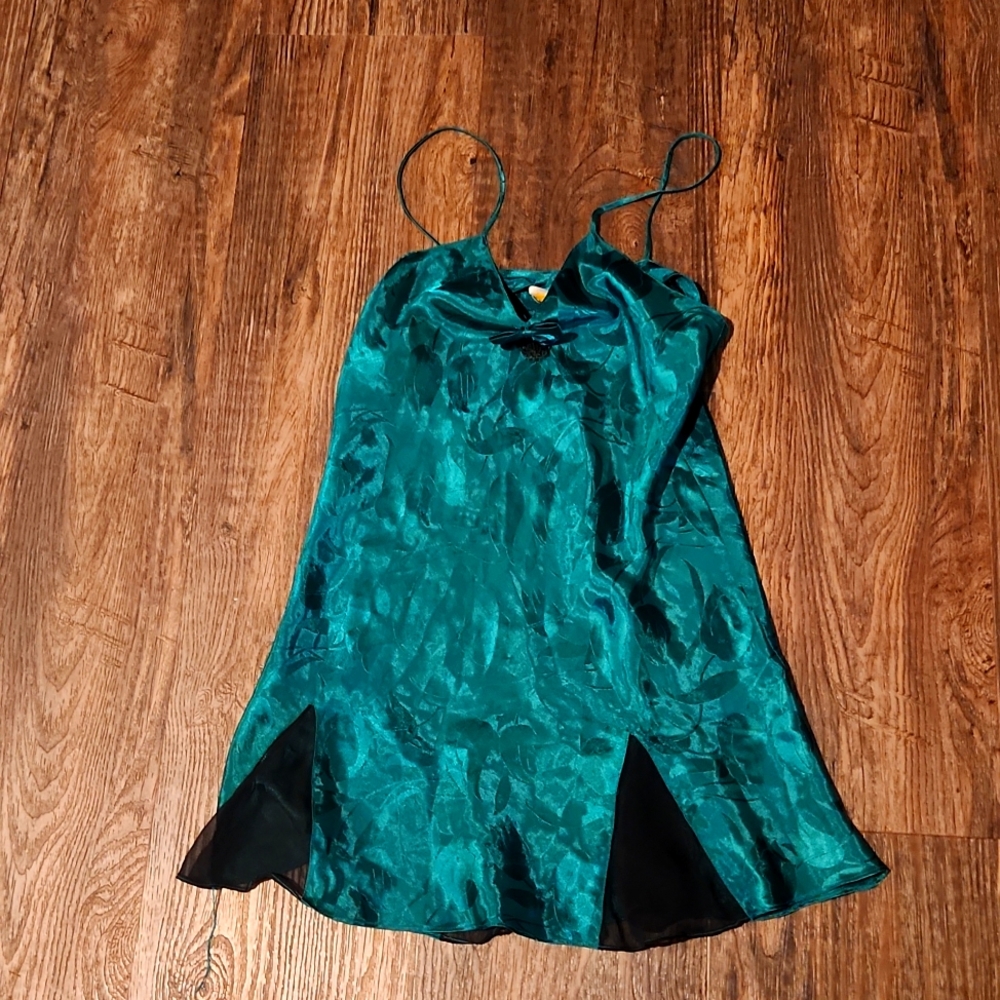 Vintage VS nightgown